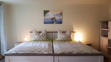 2 soveværelser, skrivebord, strygejern/strygebræt, weekendseng