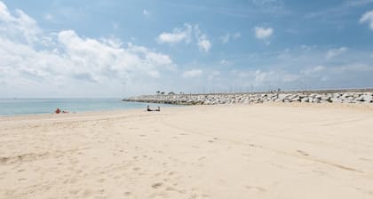 25 km Barcelona , 100 meters from the beach (mat6)