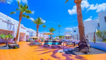 2 piscinas al aire libre