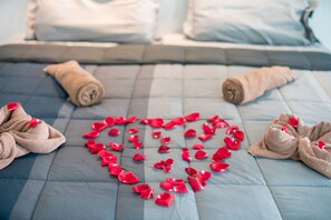デラックス スタジオ | セーフティボックス (室内)、客室ごとに異なる装飾、客室ごとに異なるインテリア、デスク