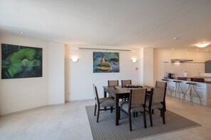Deluxe Apartment | In-room dining
