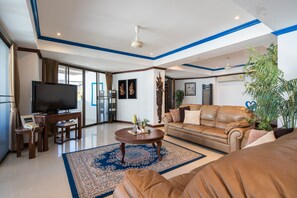 尊尚公寓 | 客廳 | 42 吋平面電視連有線電視頻道、電視