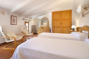 2 chambres, fer et planche Ă repasser, draps fournis