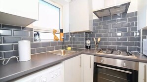 Shared kitchen - Comfy Studio Apt - Canary Wharf (London)