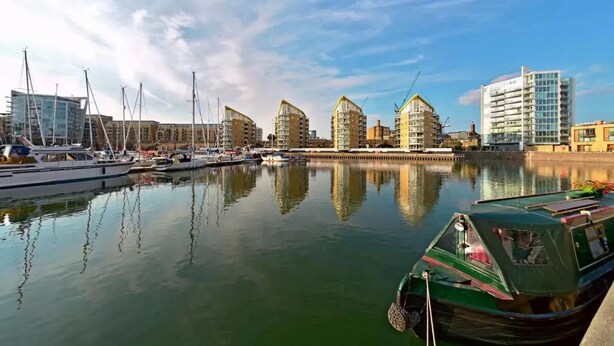 Pool - Comfy Studio Apt - Canary Wharf (London)