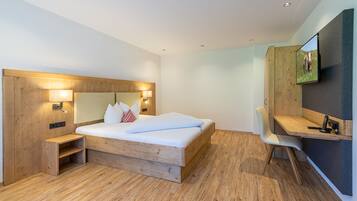 Estudio Confort | Ropa de cama hipoalergénica, caja fuerte, cortinas opacas