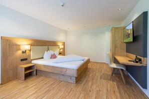 Comfort-studio | Allergiatestatut vuodevaatteet, tallelokero huoneessa, pimennysverhot