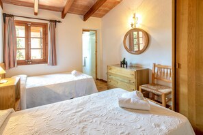 4 bedrooms, in-room safe, iron/ironing board, free WiFi