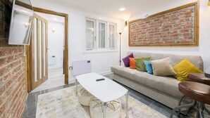 Apartment, 2 Bedrooms | Living room