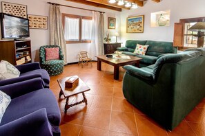 Living area - SUARI. Traditional Majorcan villa (Pollensa)