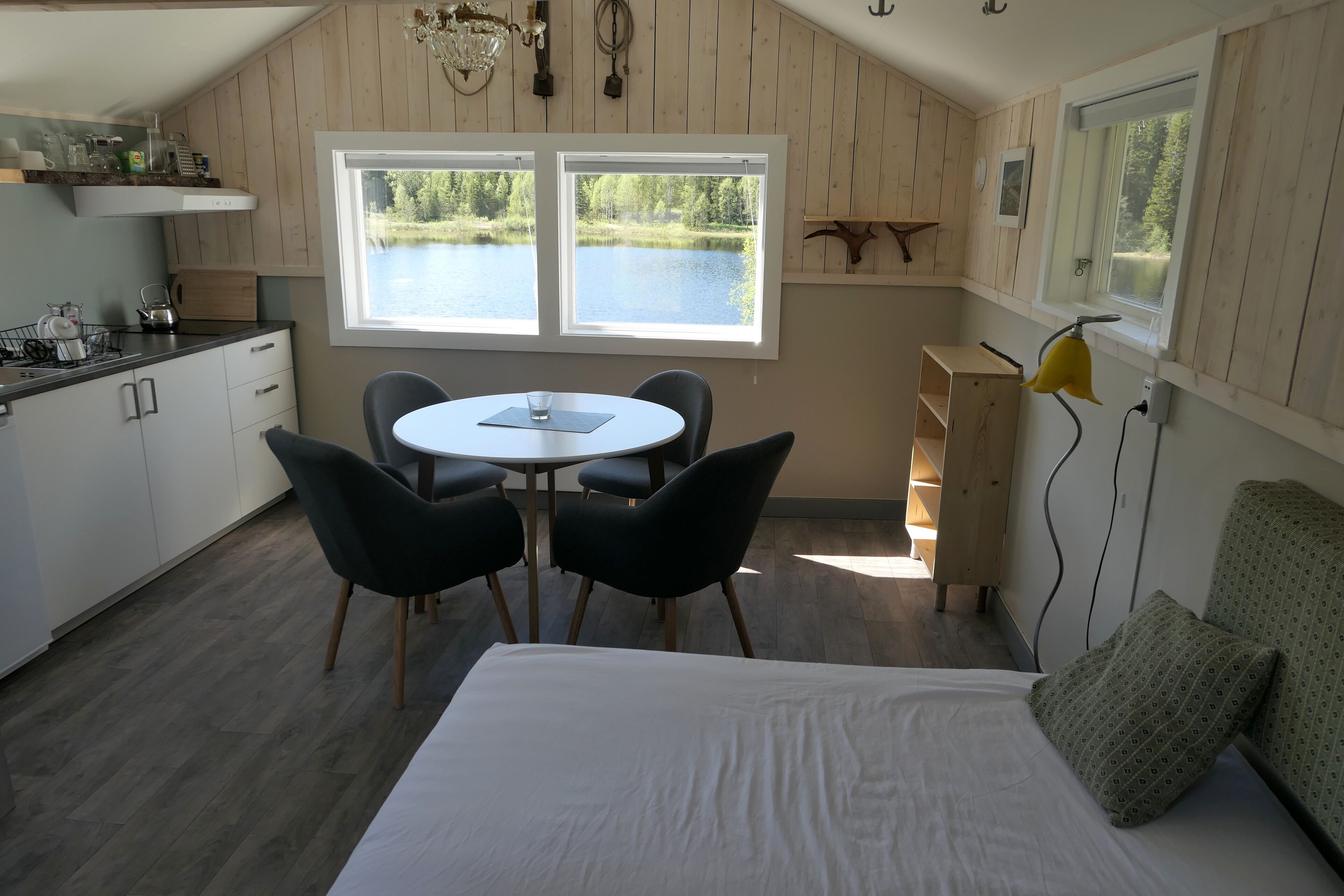 3. Sommerfjøs, 4 beds, Lake View, Shared Bathroom | Verdunkelungsvorhänge, schallisolierte Zimmer