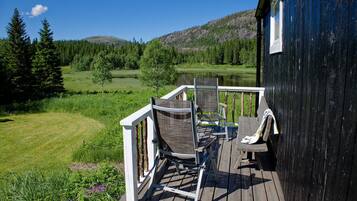 3. Sommerfjøs, 4 beds, Lake View, Shared Bathroom | Teras/patio