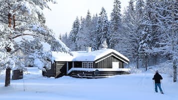 2. Langnesset, 2 Bedrooms, Mountain View, Garden Area | Pimennysverhot, äänieristys
