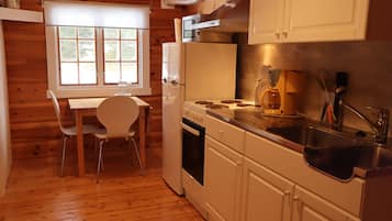 2. Langnesset, 2 Bedrooms, Mountain View, Garden Area | Eigene Küche | Kühlschrank, Wasserkocher mit Kaffee-/Teezubehör