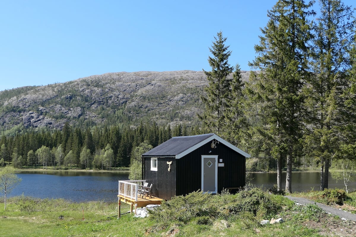 3. SommerfjĂžs, 4 beds, Lake View, Shared Bathroom