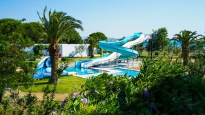 Seasonal outdoor pool, open 10:00 AM to 6:00 PM, pool umbrellas - Afytos Kazdaglari Akcay (Edremit)