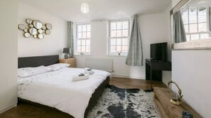 Apartment, 2 Bedrooms | 2 bedrooms, iron/ironing board - Deluxe Apartment - Heart Of Kings Cross (London)