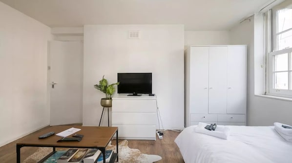 Apartment, 2 Bedrooms | Living area | 32-inch LCD TV with digital channels, TV - Deluxe Apartment - Heart Of Kings Cross (London)