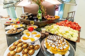 Breakfast, lunch and dinner served - Afytos Bodrum City (Bodrum)