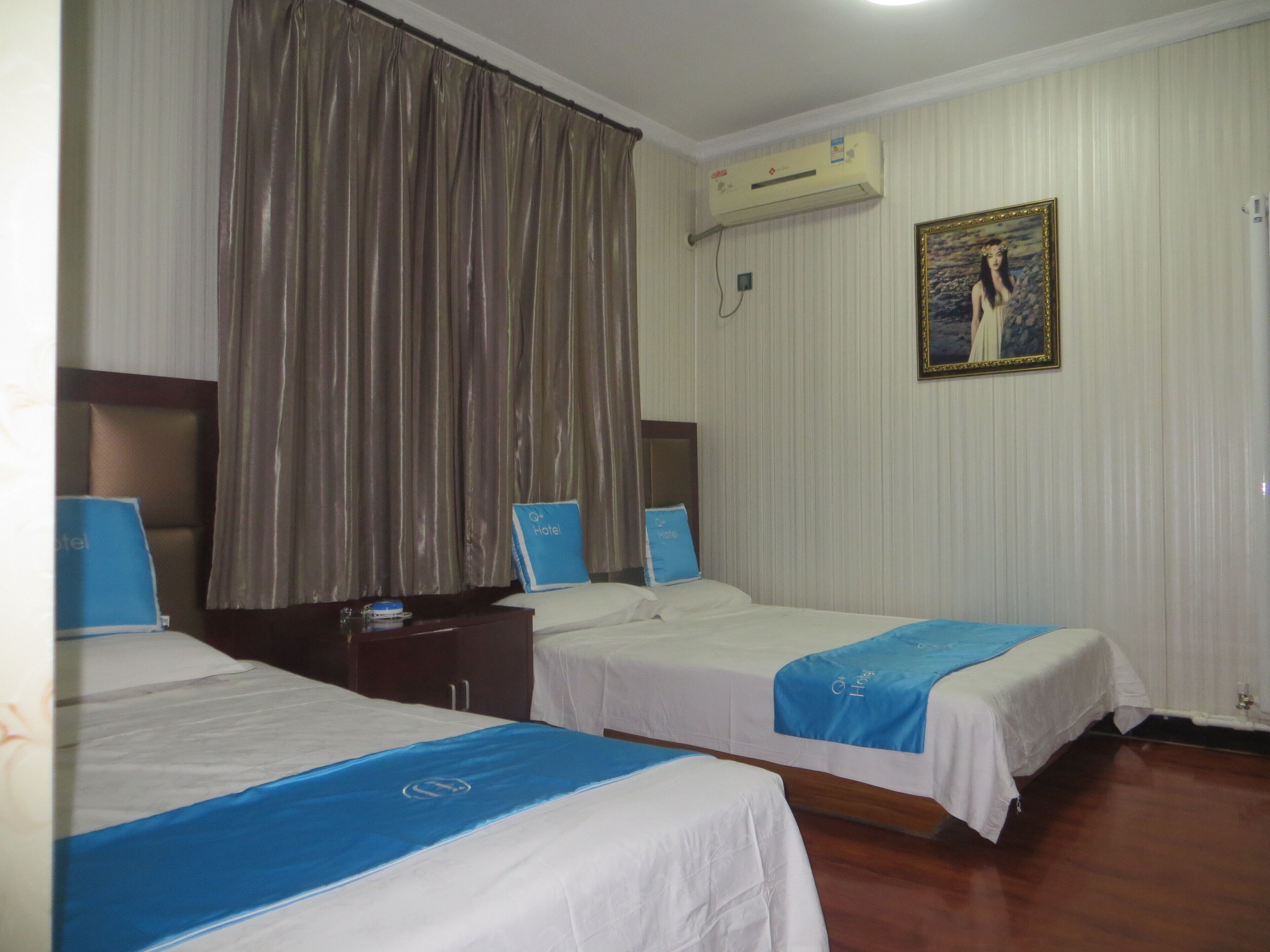 desk, blackout curtains, free wifi, bed sheets