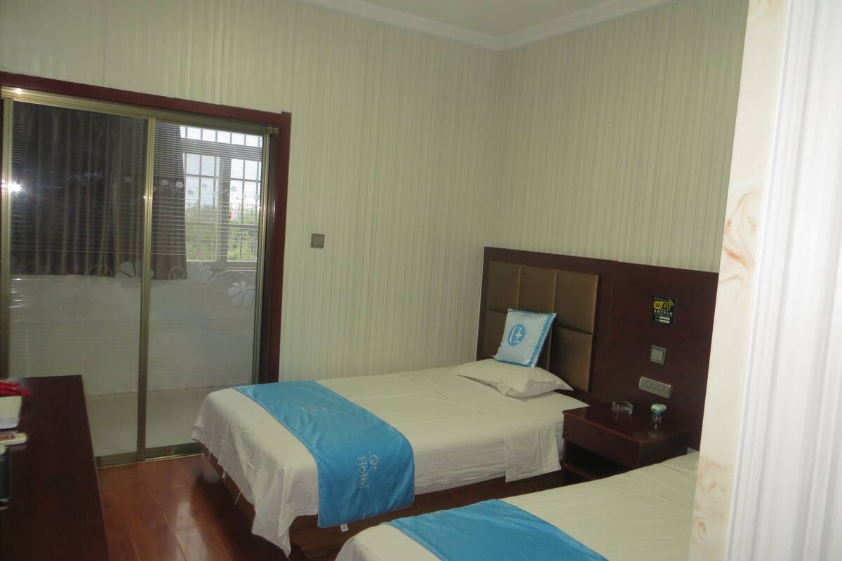 comfort twin room | desk, blackout curtains, free wifi, bed sheets