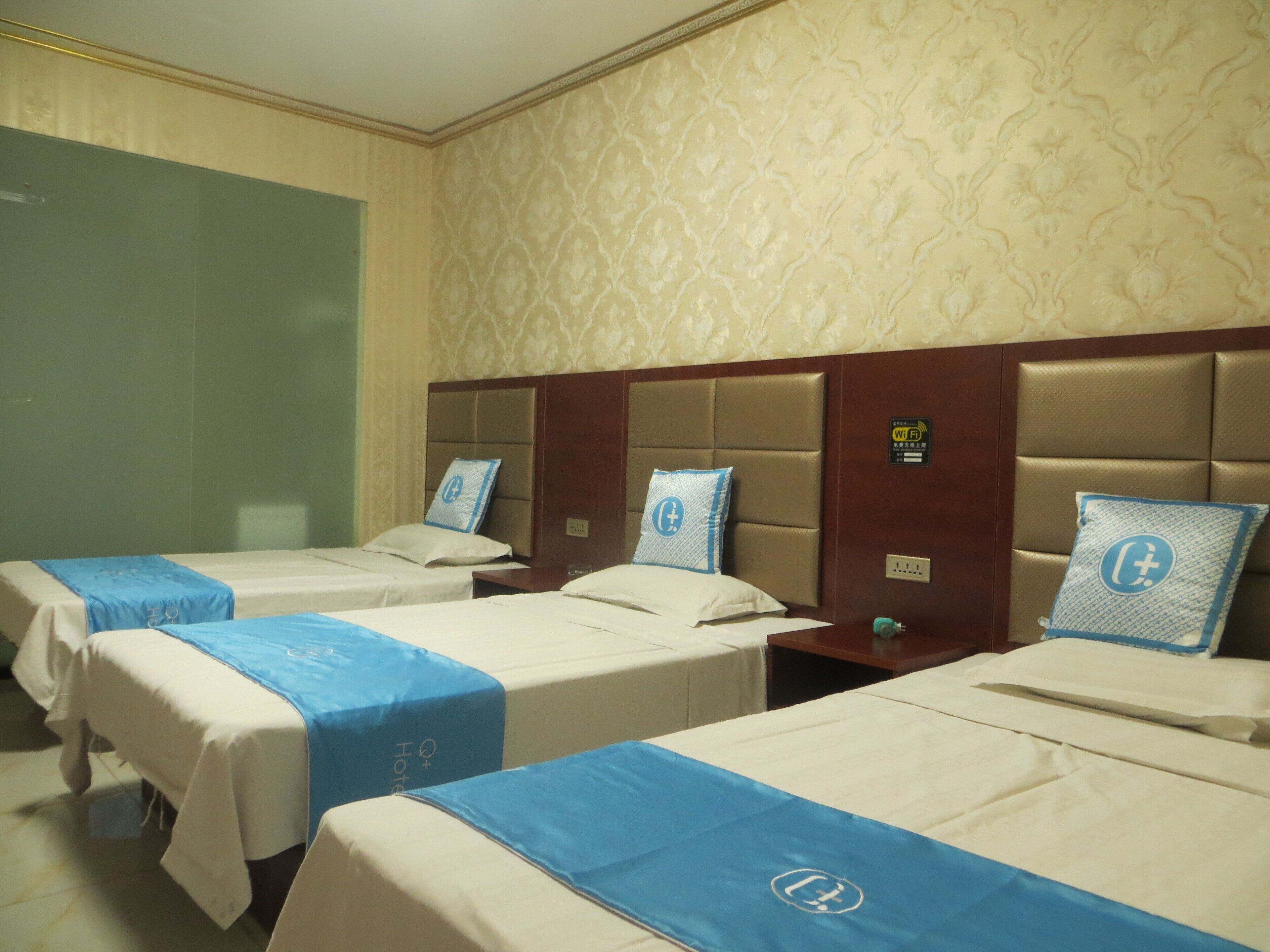 luxury triple room | desk, blackout curtains, free wifi, bed sheets