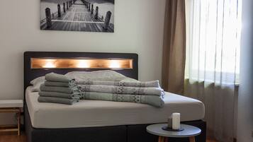 Superior Suite (incl. cleaning fee 40 EUR) | Seterika/papan seterika, cadar katil