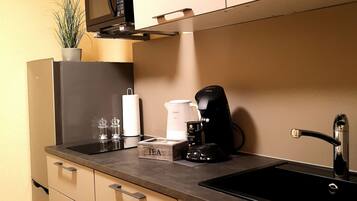 Basic Suite (incl. cleaning fee 40 EUR) | Dapur peribadi | Pembancuh kopi/teh, cerek elektrik, pembakar roti