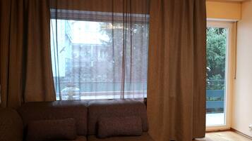 Family Apartment (incl. cleaning fee 40 EUR) | Living room | Flat-screen TV