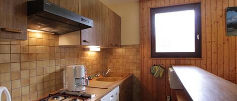 冷蔵庫、電子レンジ、オーブン、食器洗い機