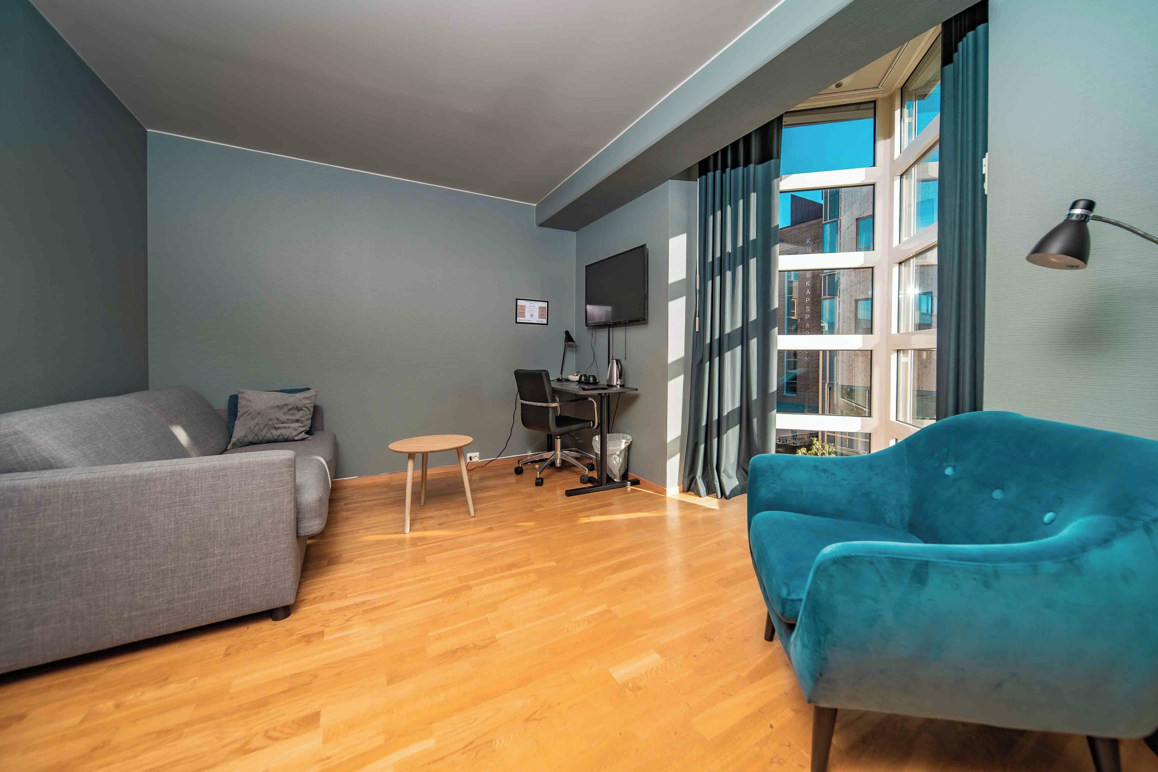 junior studio suite | living area | flat-screen tv