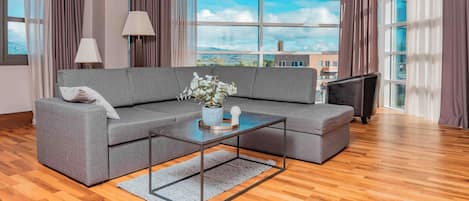 Suite estudio urbana | Decoración personalizada, muebles diferentes y escritorio