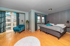 Decoración personalizada, muebles diferentes y escritorio 