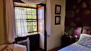 2 bedrooms, iron/ironing board, travel cot, free WiFi