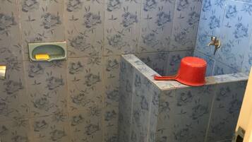 Shower, free toiletries, towels