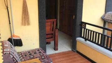 Superior Room | Living room | 21-inch TV with cable channels