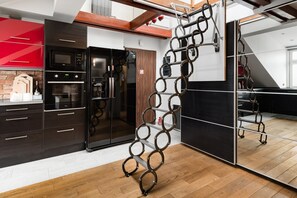 Design-Apartment | Eigene Küche | Geschirrspüler, Toaster, Kochgeschirr/Geschirr/Besteck, Gewürze