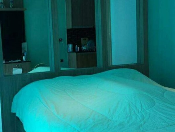 Basic Studio, 1 Queen Bed, Sea View | Free WiFi