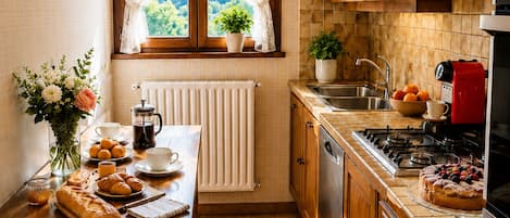 Refrigerador, microondas, horno y lavavajillas