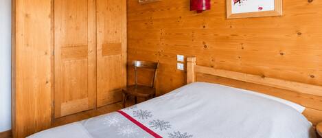 3 bedrooms, bed sheets