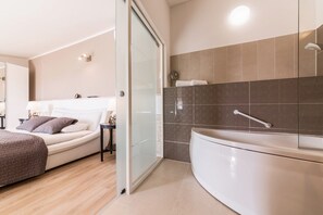 Villa | 4 bedrooms, in-room safe, desk, iron/ironing board - Villa Gambin (Kastelir-Labinci)
