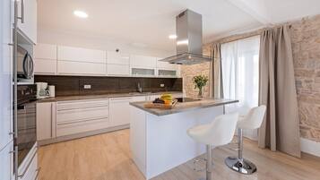 Biệt thự | Bếp riêng | Tủ lạnh, lò vi sóng, lò nướng, bếp nấu