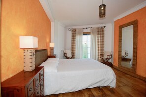 2 chambres, fer et planche à repasser, lit parapluie, Wi-Fi gratuit