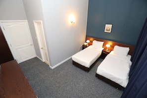 Premium bedding, down comforters, pillowtop beds, in-room safe - Azcot Hotel - Nizami Street (Baku)