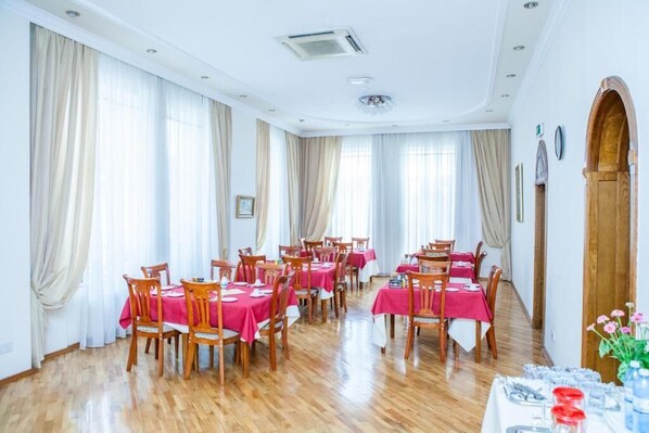 Desayuno buffet incluido todos los días 