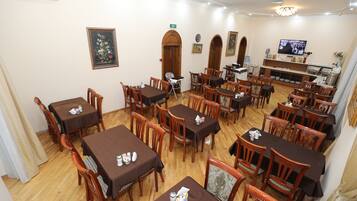 Daily buffet breakfast (AZN 10 per person)