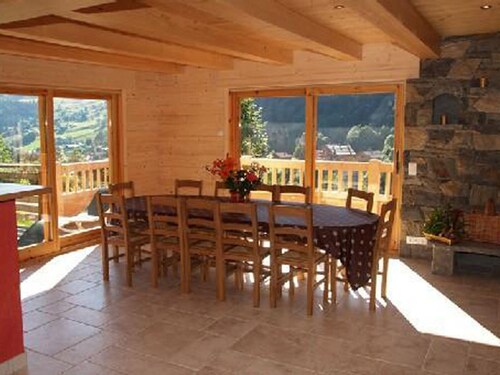 Family chalet, 5 bedrooms, hammam, fireplace, near slopes