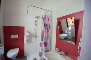 Comfort Single Room | Bathroom | Shower, free toiletries, hair dryer, bidet - Villa Cecilia (Ischia)