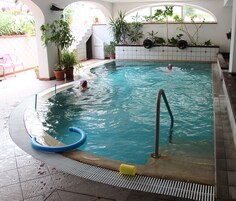 Indendørs pool