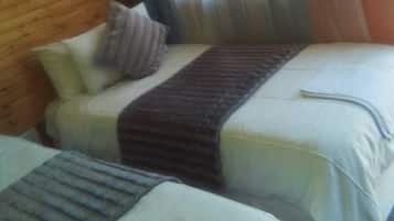 Habitación económica, 1 habitación | Escritorio, wifi gratis, ropa de cama